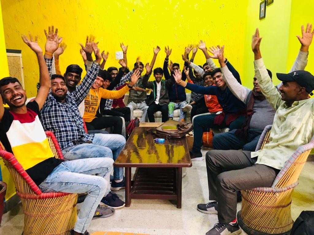 Big Brother Hostel Hotel آغْرا المظهر الخارجي الصورة