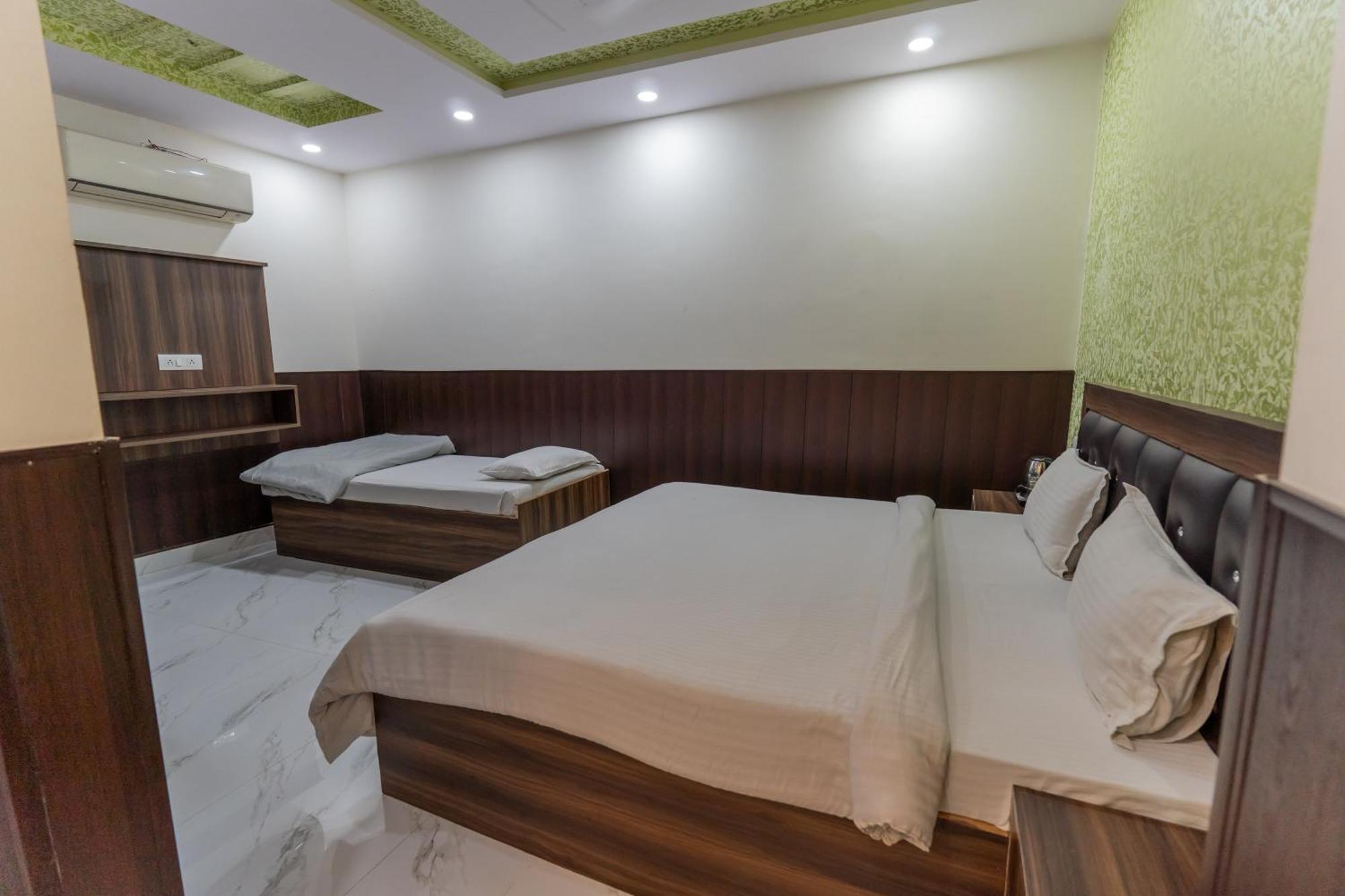 Big Brother Hostel Hotel آغْرا الغرفة الصورة